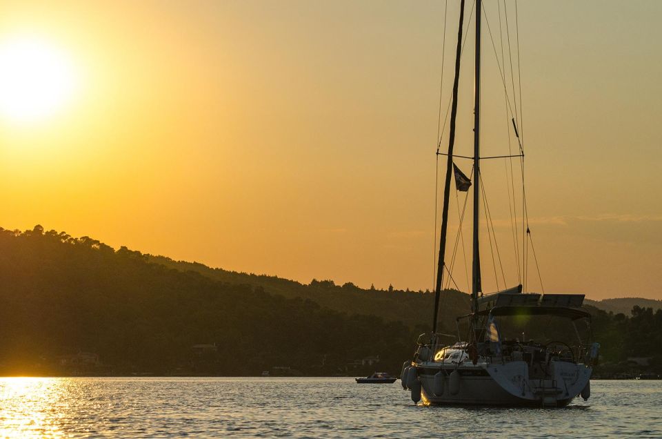 Porto Carras/Neos Marmaras: Luxury Sunset Cruise - Yacht Features and Amenities