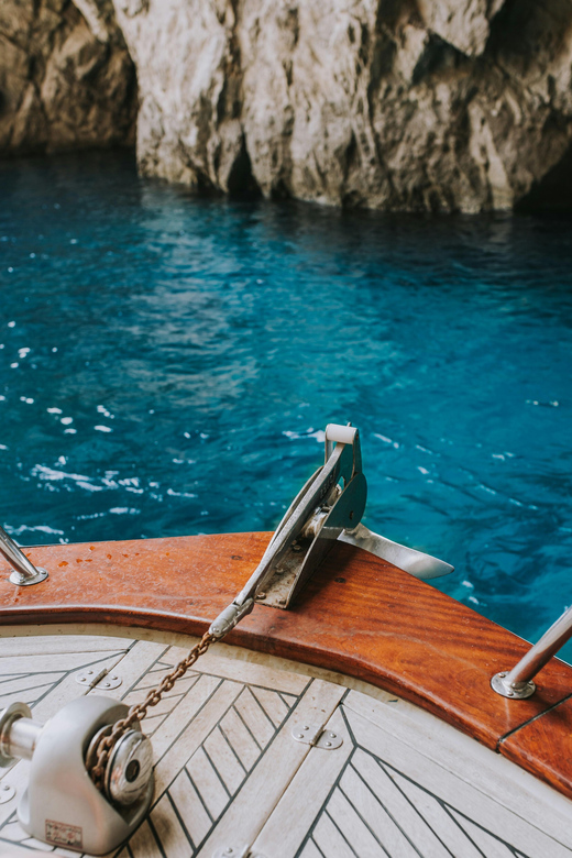 Positano: Capri and Blue Grotto Shared Boat Tour With Drinks - Itinerary Highlights