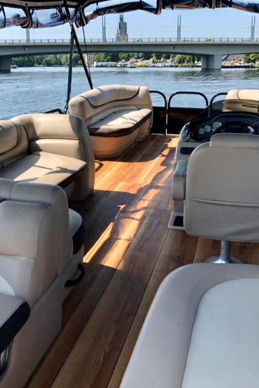 Potsdam: Rent a License-Free Boat for up to 14 PAX - Boat Features and Amenities