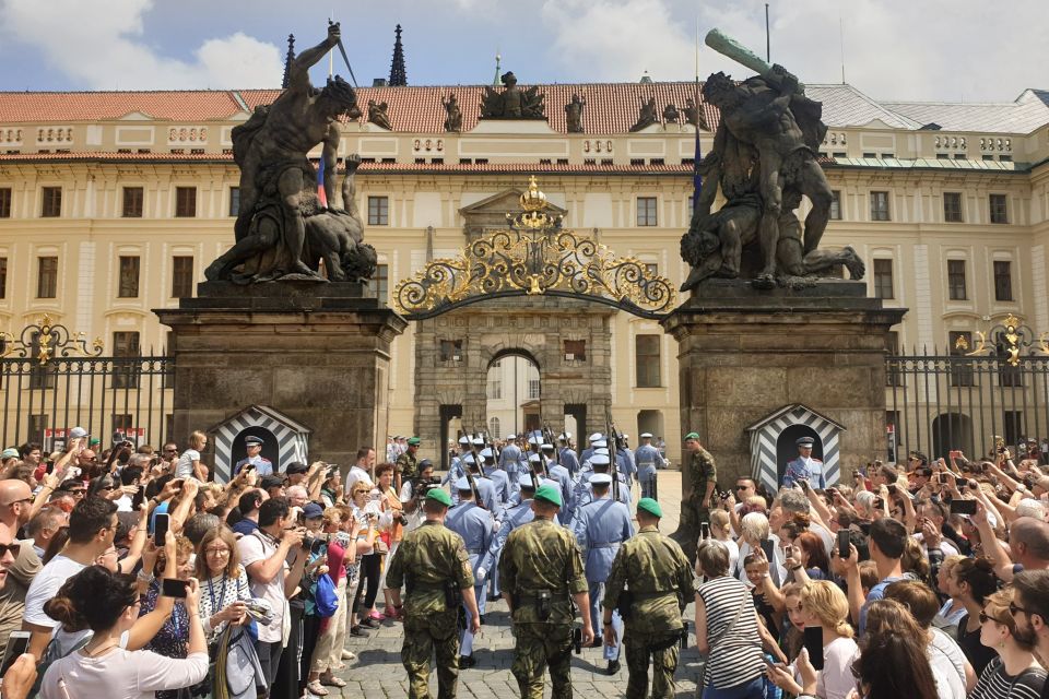 Prague: 1-Hour Castle Tour With Fast-GET Admission Ticket - Experience Highlights