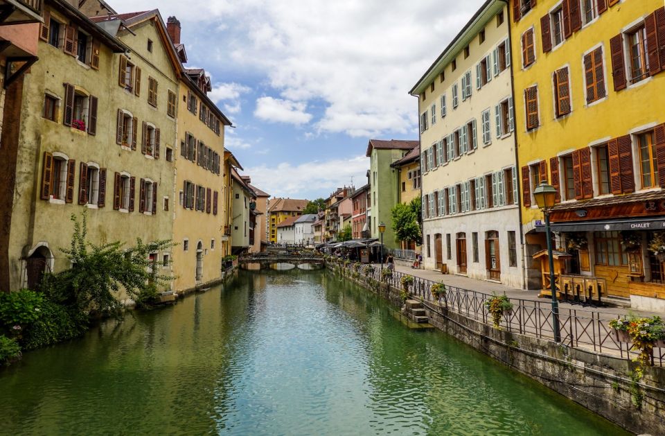 Private 2-Hour Walking Tour of Annecy With Official Guide - Experience Duration and Languages