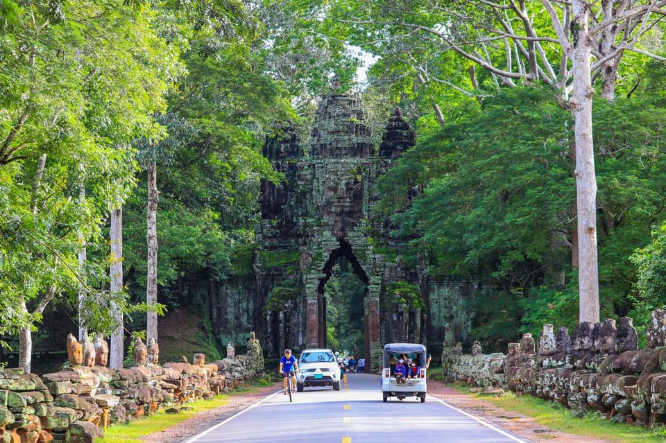 Private Angkor Wat Sunset Tour With Lunch and Snack Included - Itinerary Highlights