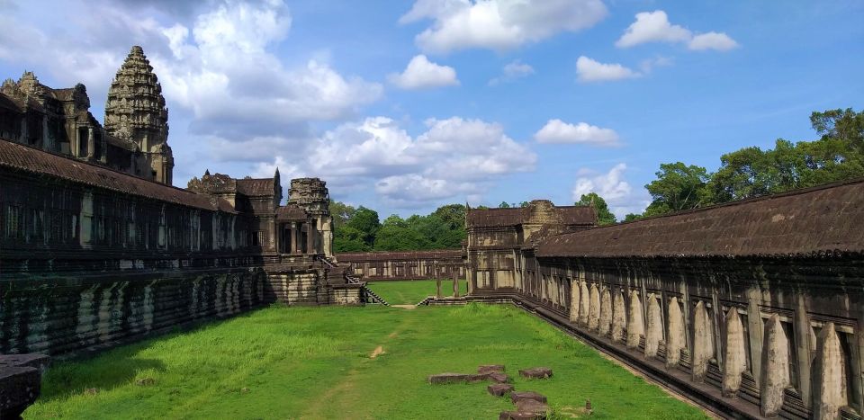 Private Angkor Wat, Ta Promh, Banteay Srei, Bayon Guide Tour - Itinerary Highlights