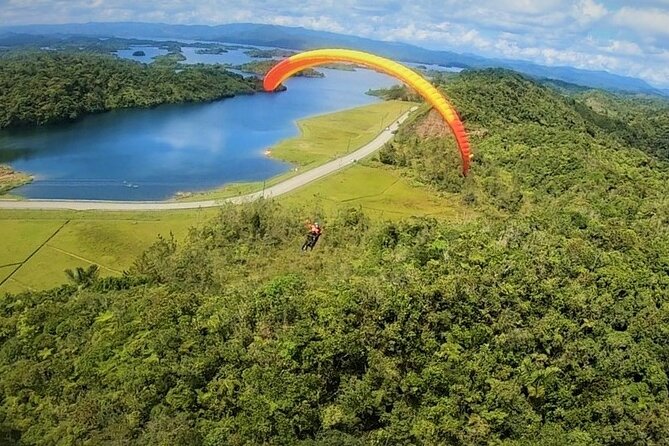 Private Guatape +Boat Ride+Paragliding Flight+Animal Farm - Transportation and Pickup