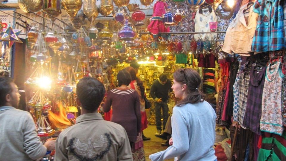 Private Guided Shopping Tour Of Old Delhi & New Delhi - Shopping Experience