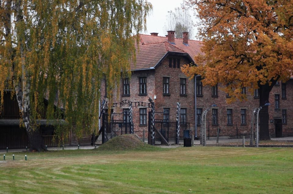 Private Guided Tour From Prague to Auschwitz Birkenau - Historical Significance of Auschwitz