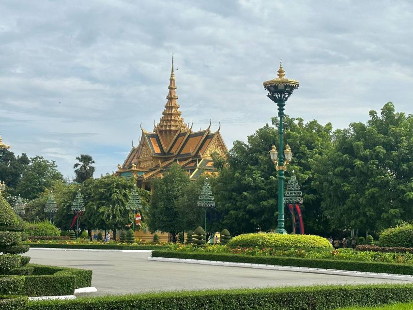 Private Half Day Tour to Royal Palace, Wat Phnom - Itinerary Details