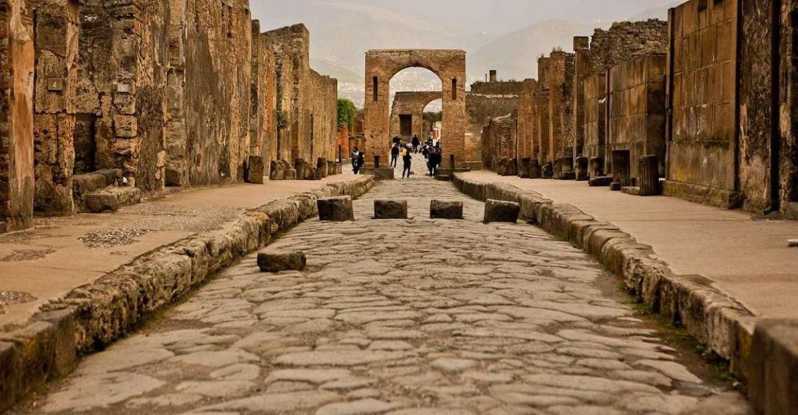 Private Round Trip From Rome to Pompei and Amalfi 12h - Detailed Itinerary