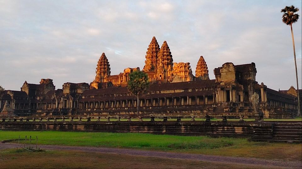 Private Round Trip Siem Reap Airport Transfer In AC Minivan - Transfer Details