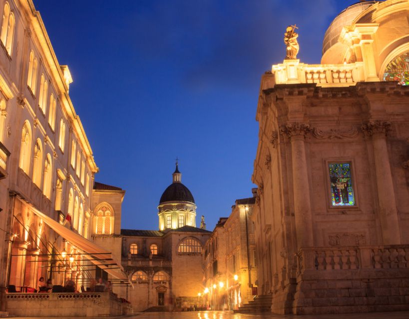 Private Tour: Evening Stroll Through the Old Town - Booking Information