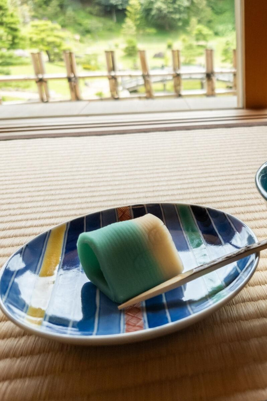 Private Tour Kanazawa: Gold Leaf, Sushi & Afternoon Activity - Gold Leaf Placement Experience
