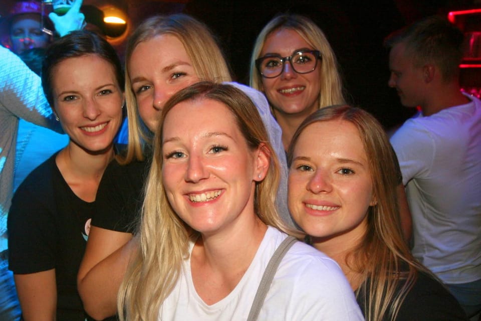 Pubcrawl Augsburg: Tour Through Best Bars and Clubs in Town - Joining the Guided Tour