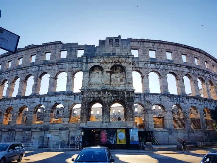 Pula: Old Town Walking Tour for Foodies With Dinner and Wine - Experience Highlights