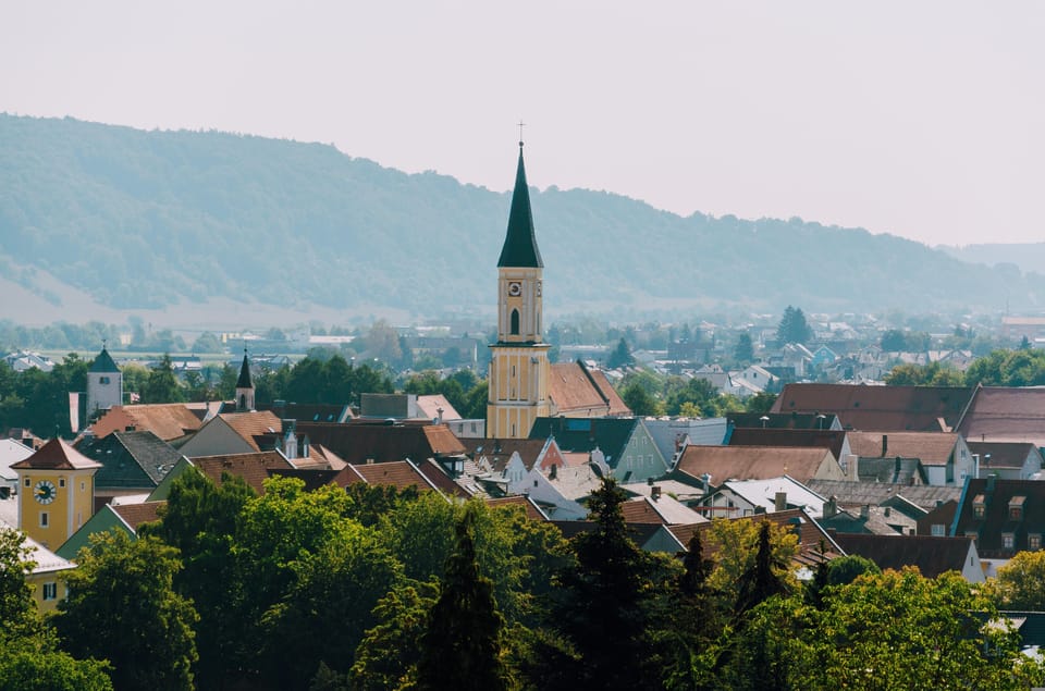 Regensburg: Kelheim Liberation Hall and City Visit - Itinerary and Experience