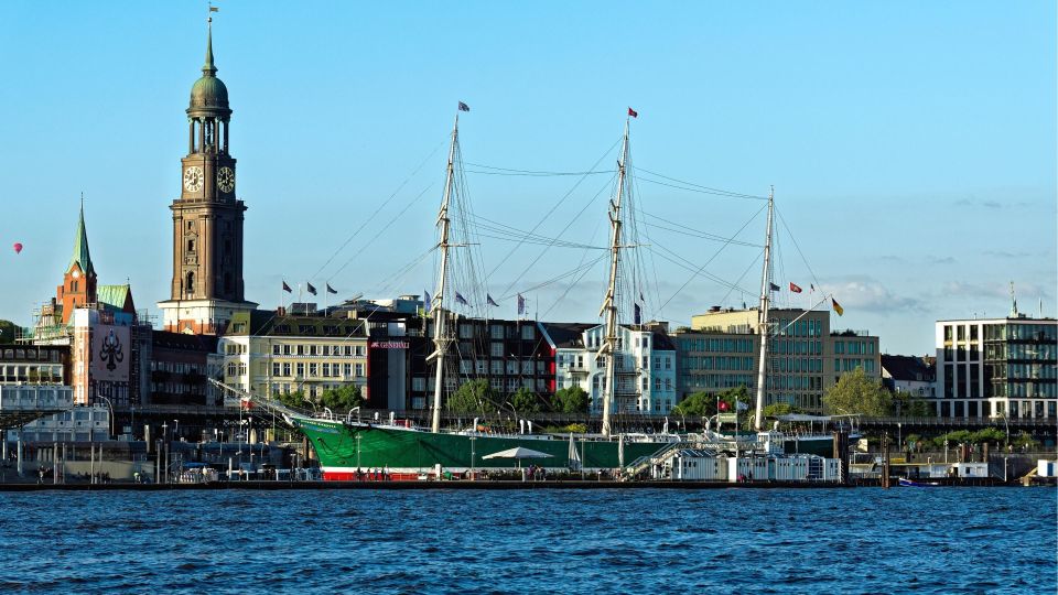 Rickmer Rickmers Museum Guided Tour With Transfers - Guided Tour Experience