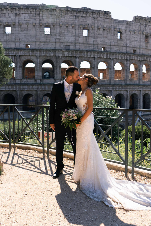 Rome: Professional Shooting Service in Rome - Pricing and Group Size