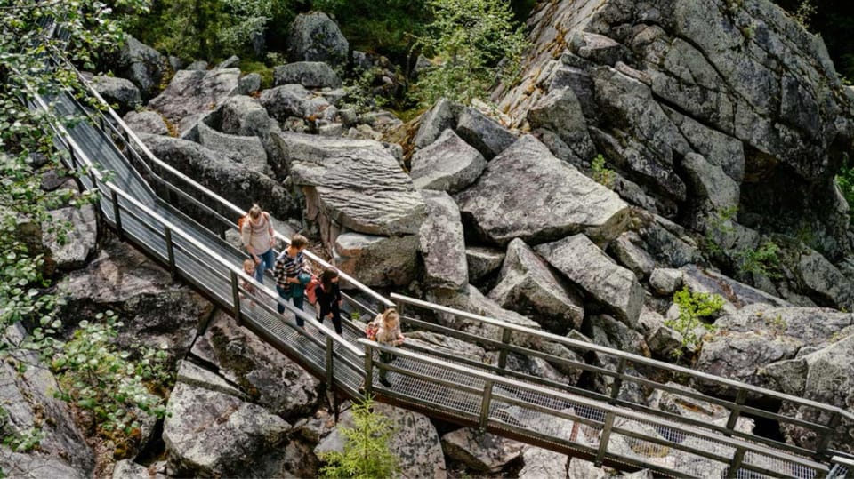 Rovaniemi: Auttiköngäs Waterfalls Hike Tour & Barbeque - Experience Highlights