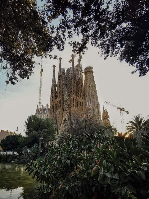 Sagrada Familia Shooting Couple W/ Private Photographer - Booking Information