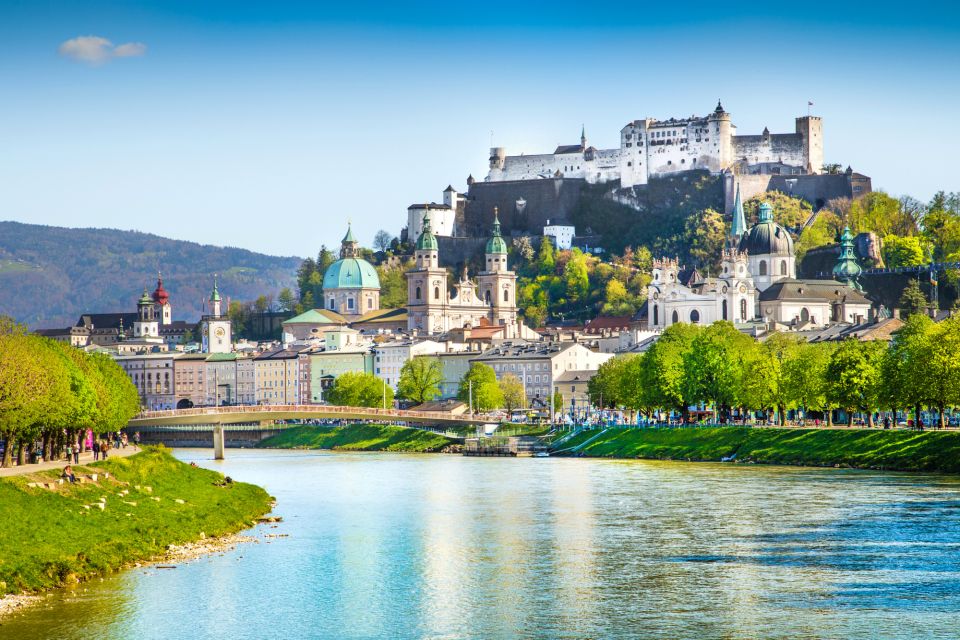 Salzburg: First Discovery Walk and Reading Walking Tour - Itinerary Highlights