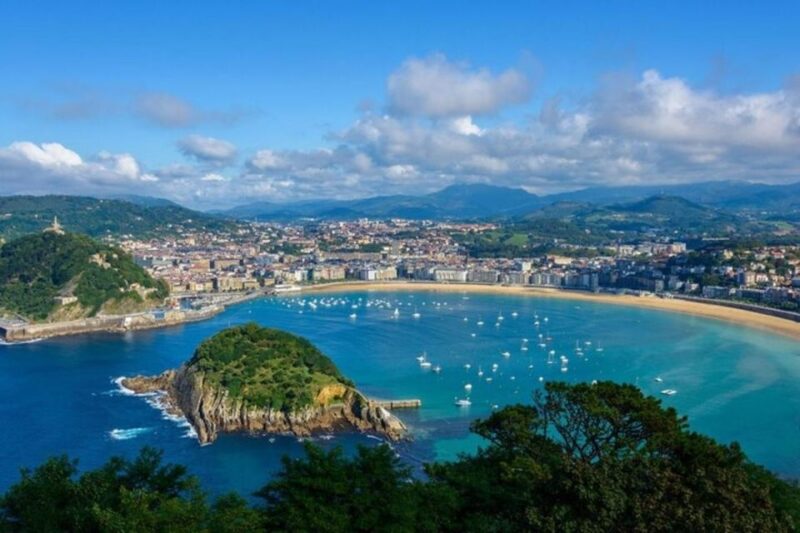 San Sebastian : Must-See Attractions Walking Tour - Experience and Itinerary