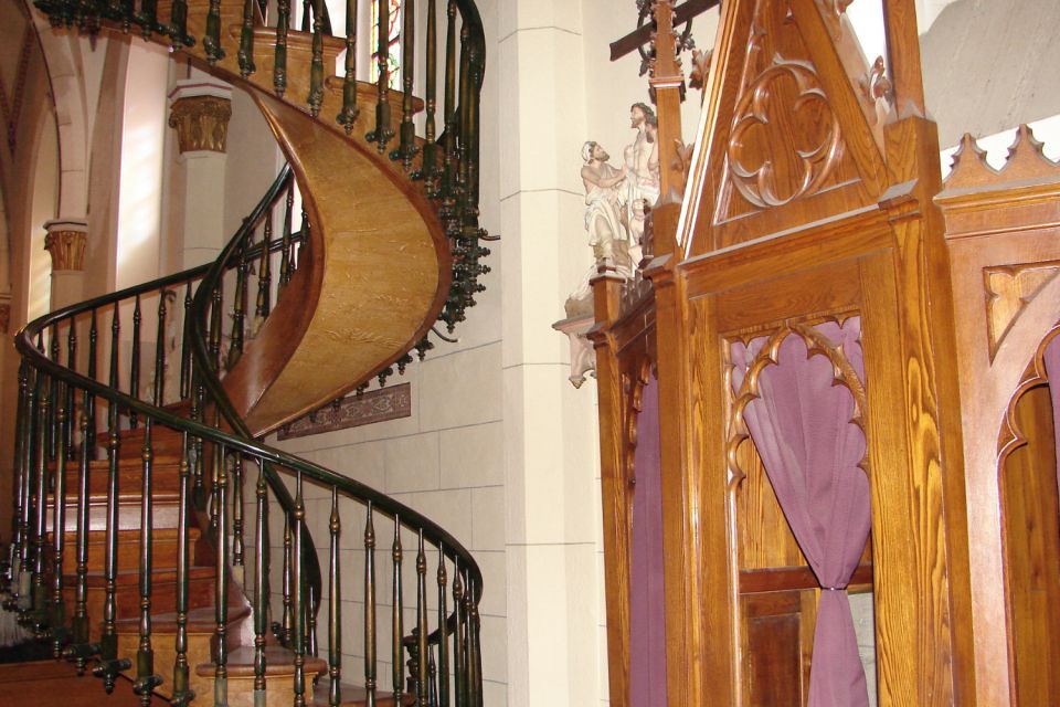 Santa Fes Historic Gems: A Self-Guided Walking Tour - Marvel at the Loretto Chapel Miracle