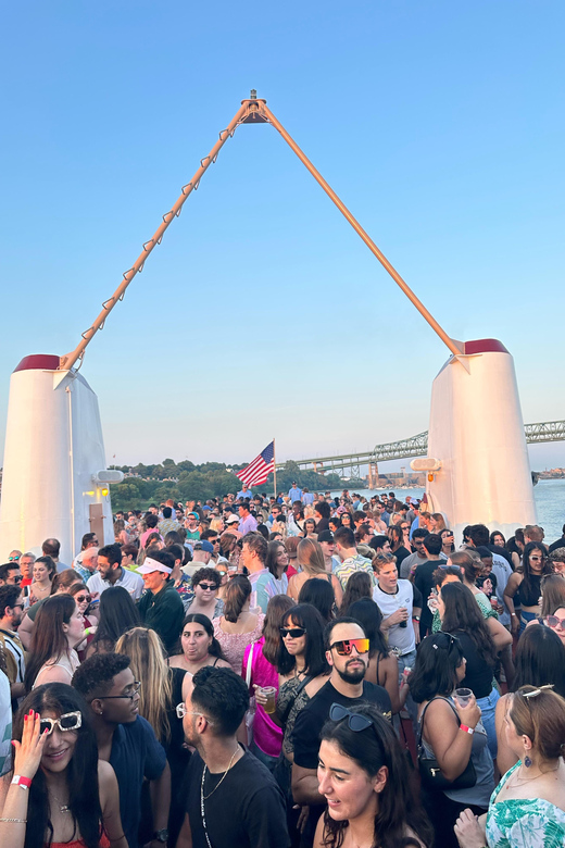 Seaport Summer Cruise: Best Floating Party in Boston - Cruise Experience