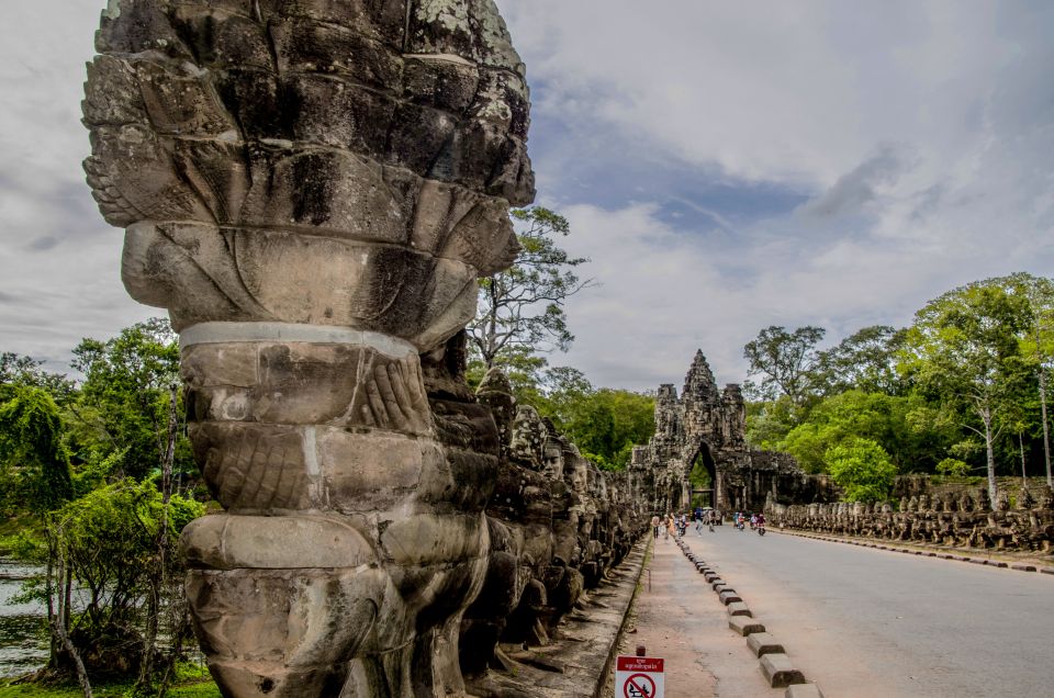 Seat-In-Coach: Small Circuit Tour With Sunrise at Angkor Wat - Itinerary Highlights