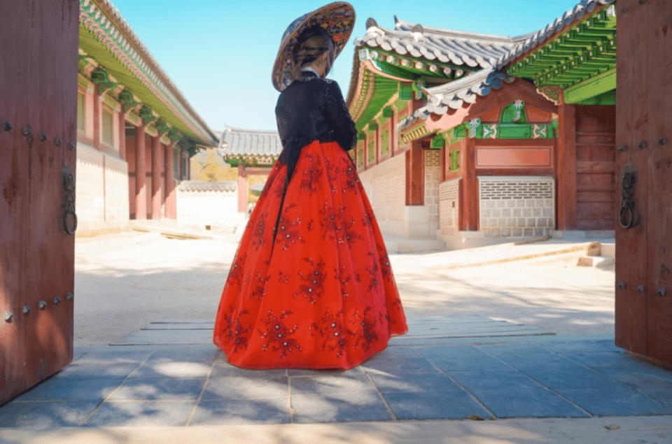 Seoul: Gyeongbokgung/Hanok Village/N Seoul Tower/Nanta Show - Bukchon Hanok Village