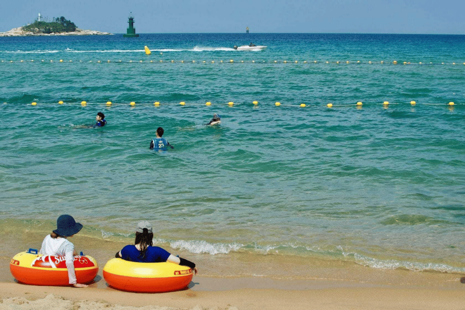 Seoul: Sokcho Beach, Market, Hot Spring and Seorak Cable Car - Sokcho Tourist & Fishery Market