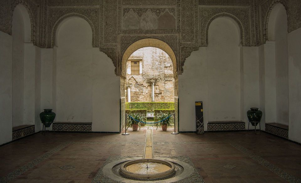 Seville: Alcazar Guided Tour With VR City Tour & Roof Lunch - Experience Highlights