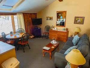 Shaker Mill Inn - Accommodations and Amenities