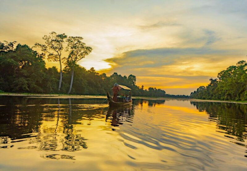 Siem Reap: Angkor Twilight & Boat Vespa Adventure - Itinerary and Experience