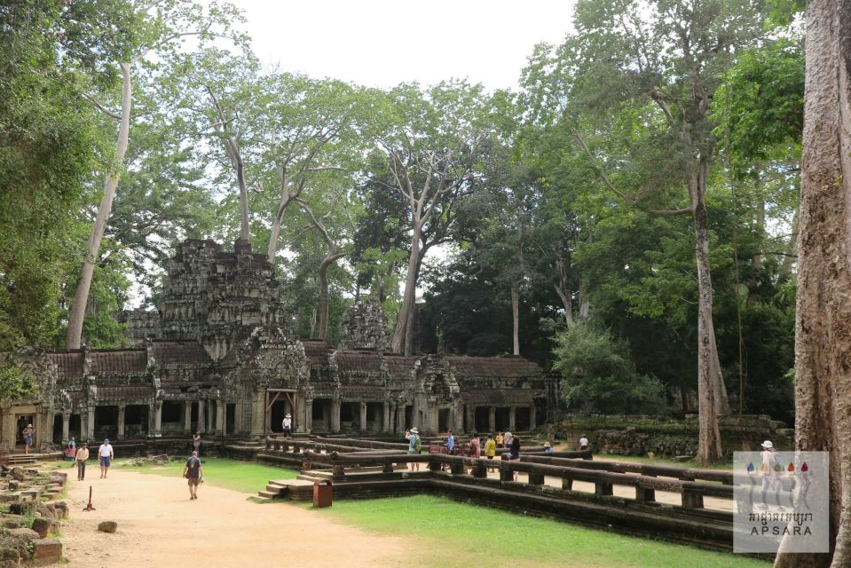 Siem Reap: Small Circuit Tour by Mini Van With English Guide - Itinerary Highlights