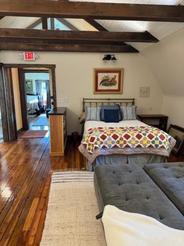 South Broadway Manor B&B - Near Fallingwater, Ohiopyle State Park, Hiking & Biking Trails GAP - Exceptional Amenities