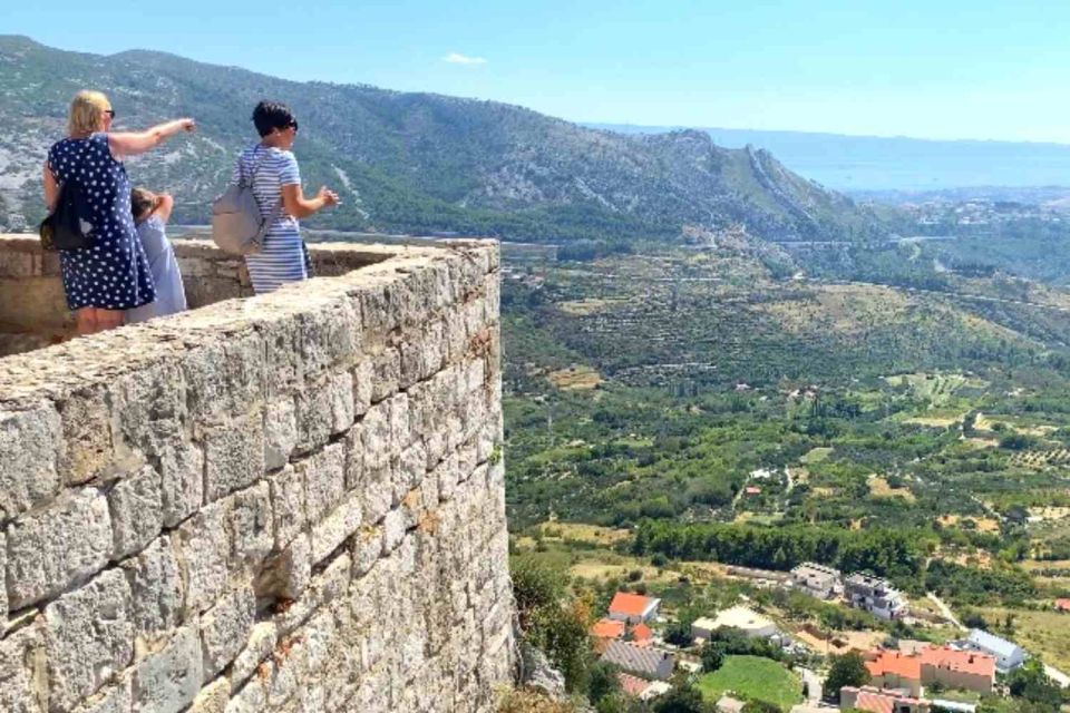 Split: Klis Sunset Sightseeing Bus Tour - Included Features