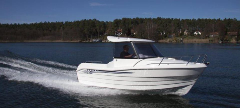 Split: Private Texas 540 Boat Charter With Skipper - Boat Features and Capacity