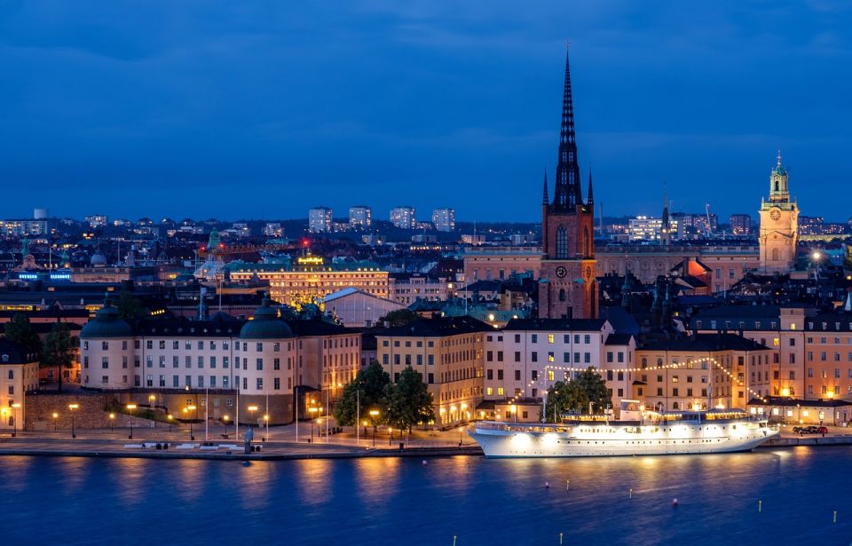 Stockholm: Walking Tour and Hop-on Hop-off Bus Tour - Highlights of Walking Tours