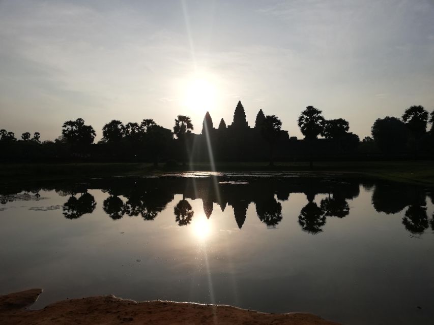 Sunrise at Angkor Wat With Small Group Tour - Itinerary Highlights