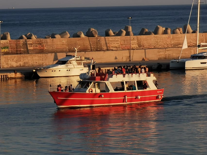 Sunset Boat Party in the Waters of Salento With Drinks - Atmosphere