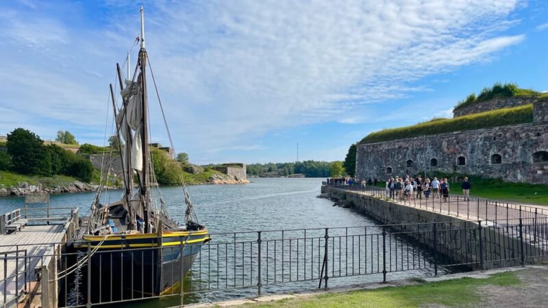 Suomenlinna Tour in French With Doro - Itinerary Highlights