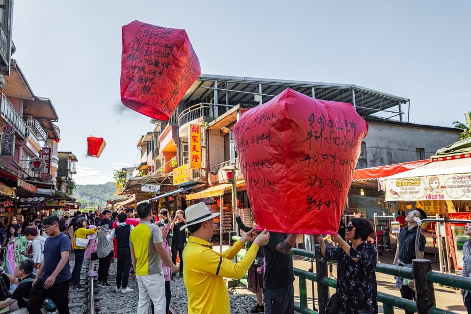 Taipei: Jiufen Night View and Shifen Day Tour - Experience Details