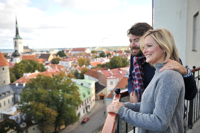 Tallinn 1 Hour Romantic Photo Tour - Experience Highlights