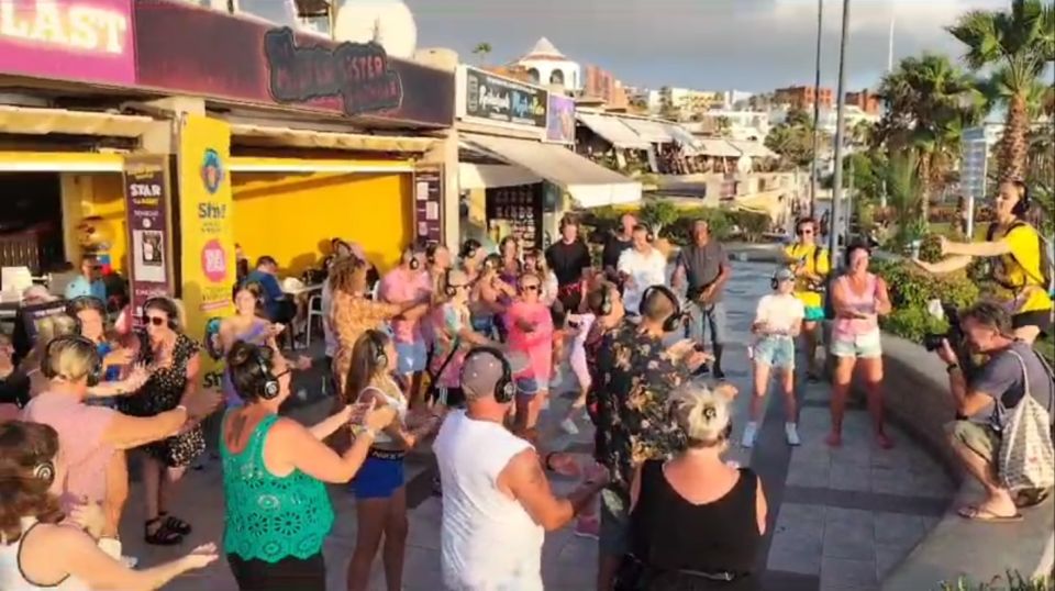 Tenerife: Silent Disco Walking Tour Mister Sister Show Bar - Experience Highlights