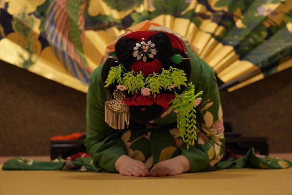 The Art of Geisha: Exclusive Show & Japanese Game - Gion District Exploration