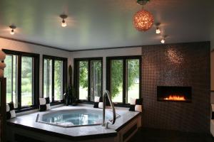 The Roxbury - Guest Reviews and Ratings