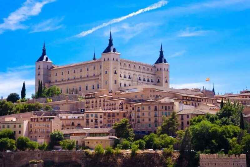 Toledo : Private Walking Tour With a Pro Guide - Itinerary and Highlights
