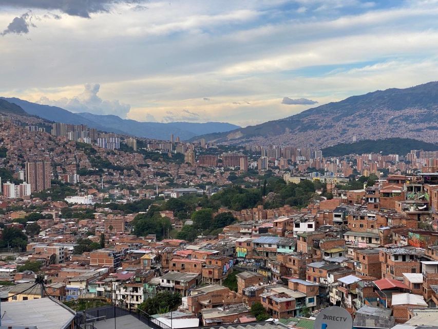 Tour Medellín: Commune 13 and Pablo Escobar Rooftop - Exploring Commune 13