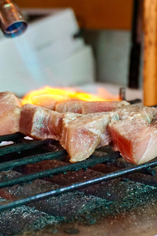 Tsukiji Food Crawl: Japanese Street Food & Market Tour - Delicious Food Tastings