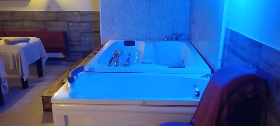 Turkish Bath and Aloevera Massage Dr. Fish With Transfers. - Experience Highlights