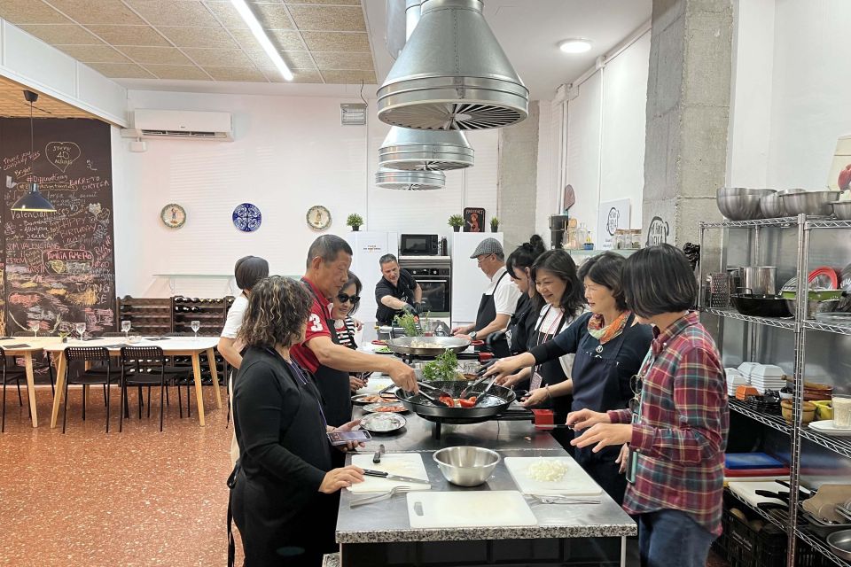 Valencia: Evening Guided Paella Workshop, Tapas, and Drinks - Culinary Experience